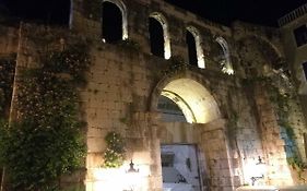Diocletians Palace Apartment For Two